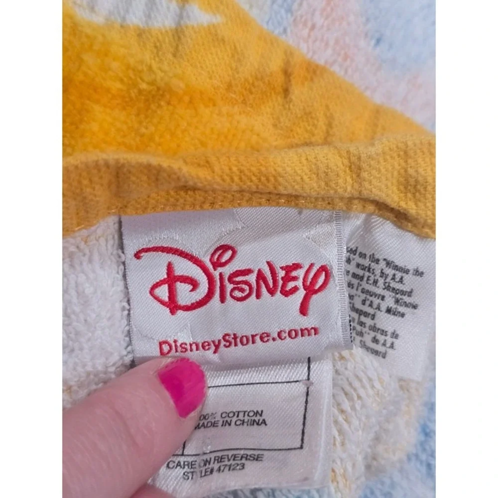 Vintage Disney Store Pooh Eeyore Piglet Tigger and Friends‎ Beach Towel